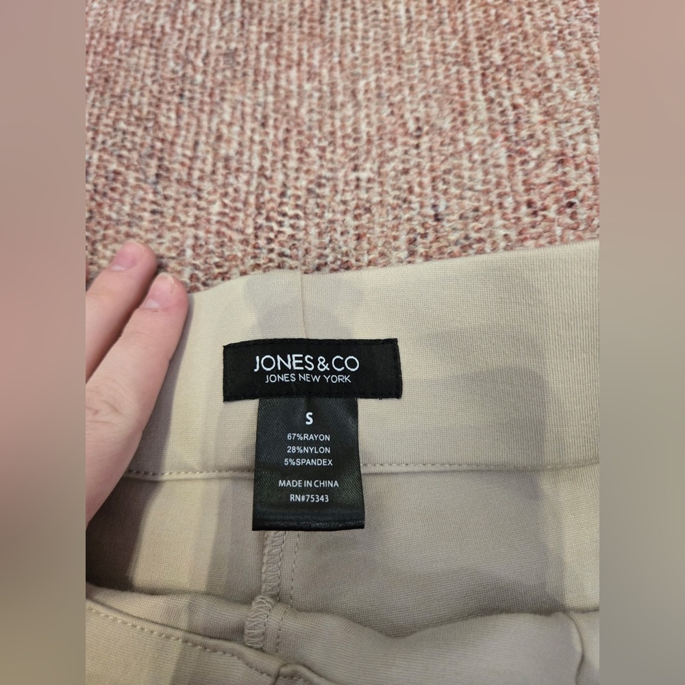 Jones & Co small pull on pintuck mid rise trouser in cream wide leg ankle - Picture 7 of 10